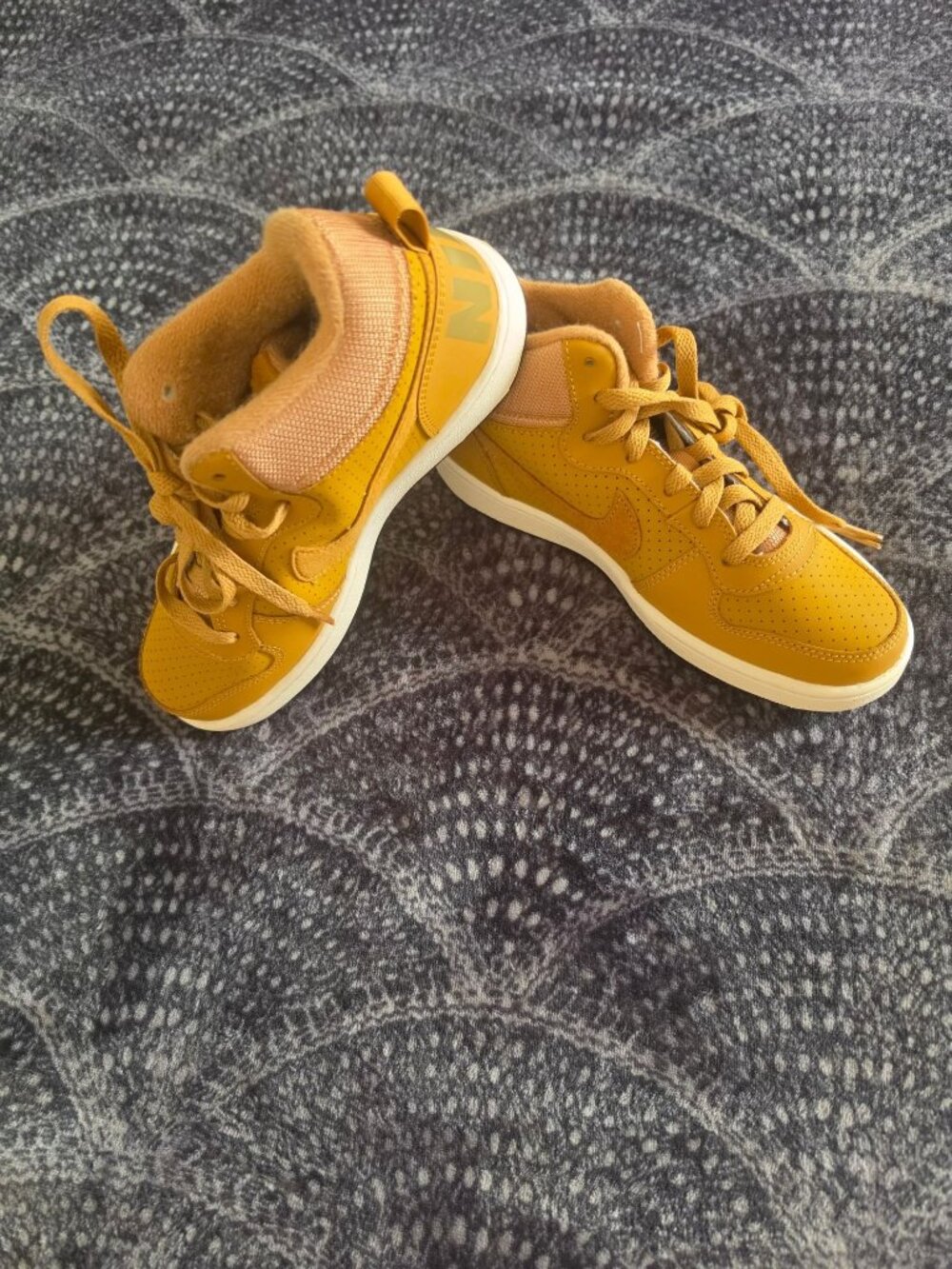 NIKE Youth Mid-Top Sneakers Wheat-Tan Size 5Y - Picture 8 of 8